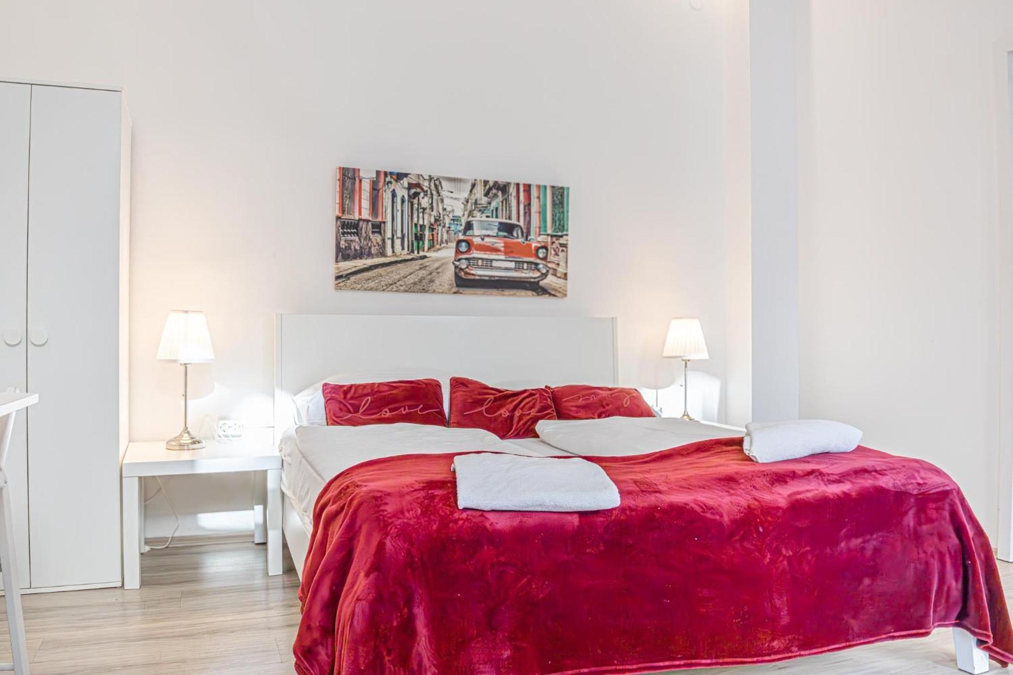 Sleek - Suitable For Longstays Apartment